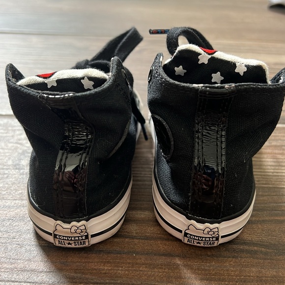 Hello Kitty Chuck Taylor All Star high top Converse size 6 - Picture 3 of 8